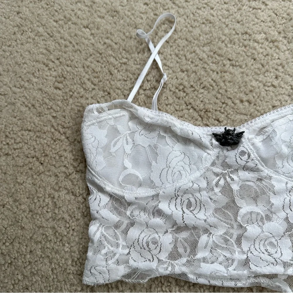 Relisted in my closet!
Boys Lie UO Urban Outfitters white cropped lace bustier - Picture 2 of 7